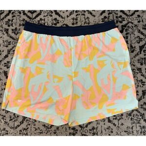 Fabletics The Fundamental Shorts II 5in Lined Pockets Athletic Gym Workout Logo